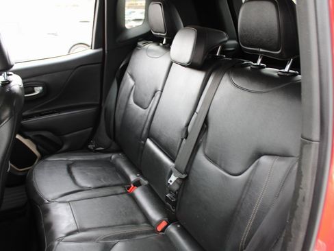 Used 2017 Jeep Renegade Limited image 24