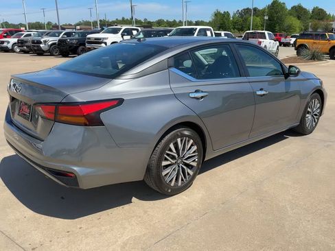 Used 2025 Nissan Altima 2.5 SV FWD image 7