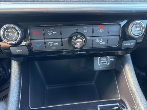 Used 2022 Jeep Compass Latitude image 23