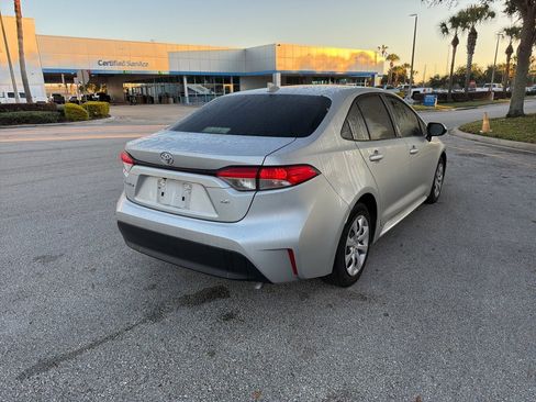 Used 2023 Toyota Corolla LE image 3