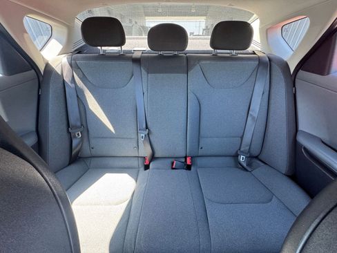 Used 2025 Kia K4 LXS image 37