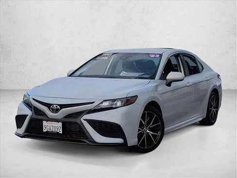 Used 2023 Toyota Camry SE FWD image 1