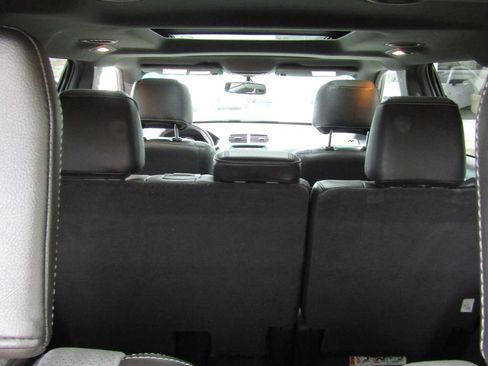 Used 2015 Ford Explorer XLT w/ Equipment Group 202B AWD/4WD image 28