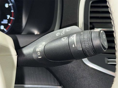 Used 2020 Volvo XC90 T6 Momentum w/ Protection Package Premier image 28