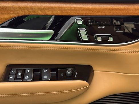 Used 2023 Jeep Grand Wagoneer L Series III w/ Rear Seat Video Group 1 AWD/4WD image 12