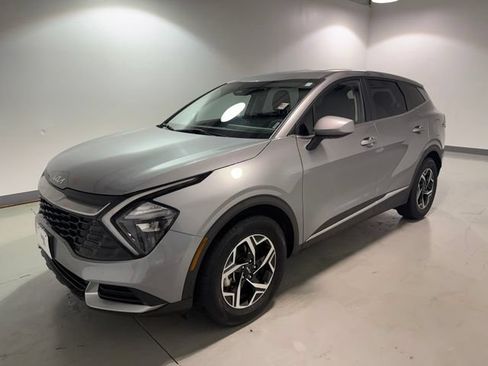 Used 2023 Kia Sportage LX FWD image 3