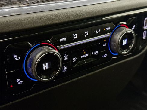 Used 2023 Chevrolet Silverado 1500 LT image 16