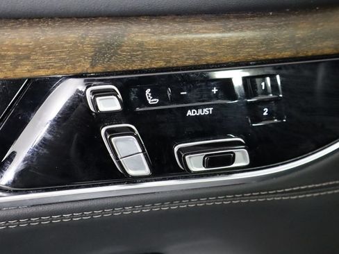 Used 2023 Jeep Grand Wagoneer L Series II w/ Premium Group II AWD/4WD image 23