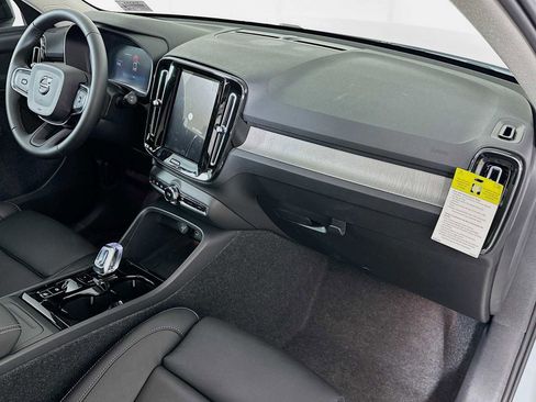 Used 2025 Volvo XC40 B5 Plus w/ Climate Package image 28