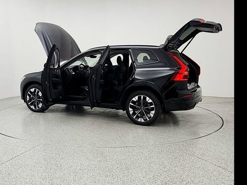 New 2026 Volvo XC60 B5 Ultra w/ Climate Package image 7