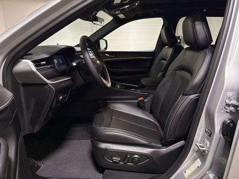 New 2026 Jeep Grand Cherokee Limited w/ Limited Altitude Package AWD/4WD image 21