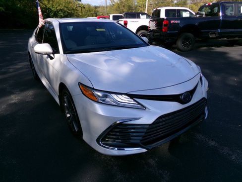 Used 2022 Toyota Camry XLE image 2