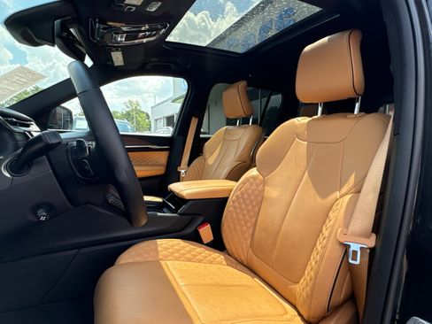 Used 2023 Jeep Grand Cherokee Summit image 9