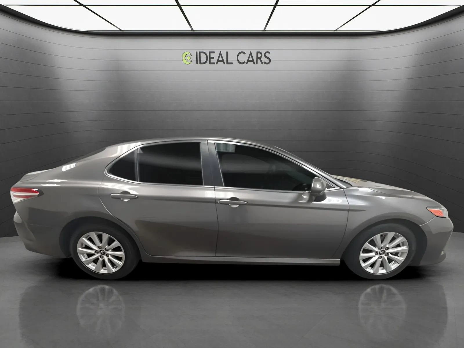 Used 2019 Toyota Camry LE FWD image 4