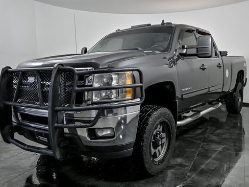 Used 2011 Chevrolet Silverado 3500 LTZ w/ LTZ Plus Package AWD/4WD image 5