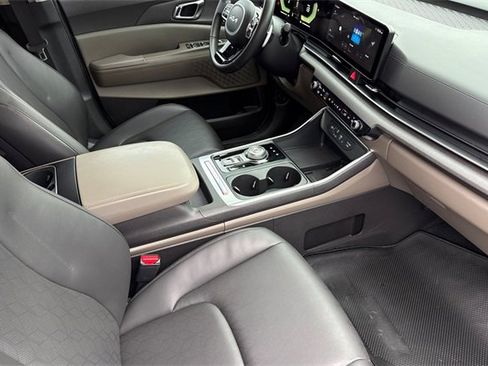 Certified 2025 Kia Carnival EX image 20