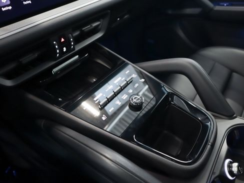 Certified 2024 Porsche Cayenne image 18