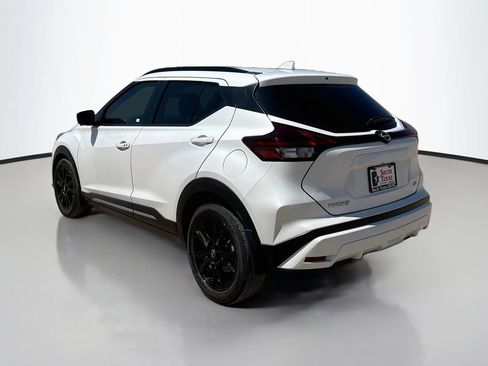 Used 2023 Nissan Kicks SR FWD image 5