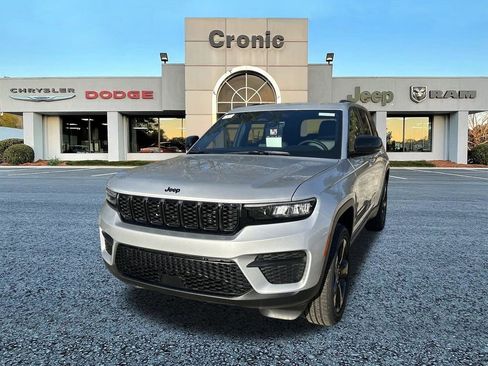 New 2025 Jeep Grand Cherokee Altitude RWD image 7