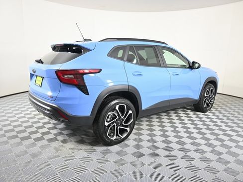 Used 2024 Chevrolet Trax RS w/ Sunroof Package image 6