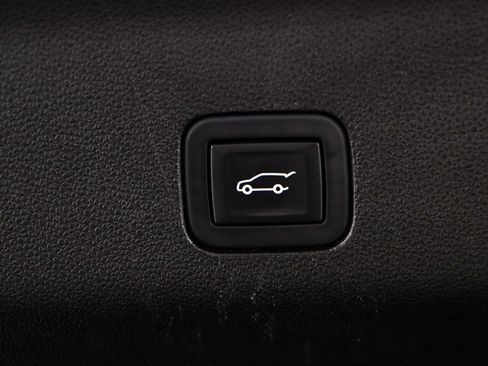 Used 2023 GMC Yukon SLT w/ SLT Luxury Package image 35