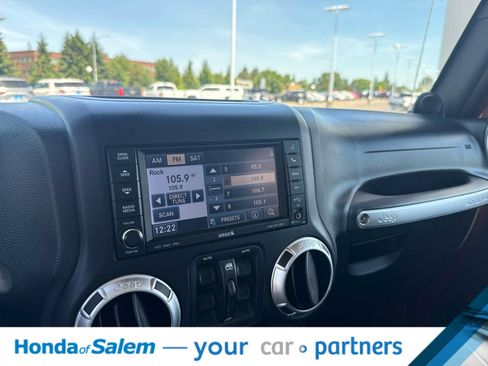 Used 2012 Jeep Wrangler Unlimited Rubicon w/ Connectivity Group AWD/4WD image 15