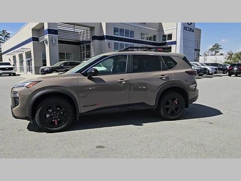 Used 2025 Nissan Rogue SV AWD/4WD image 17