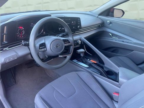 Used 2022 Hyundai Elantra SEL image 11