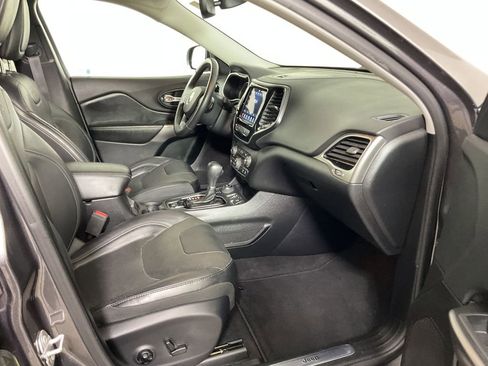 Used 2019 Jeep Cherokee Limited w/ Technology Group image 24