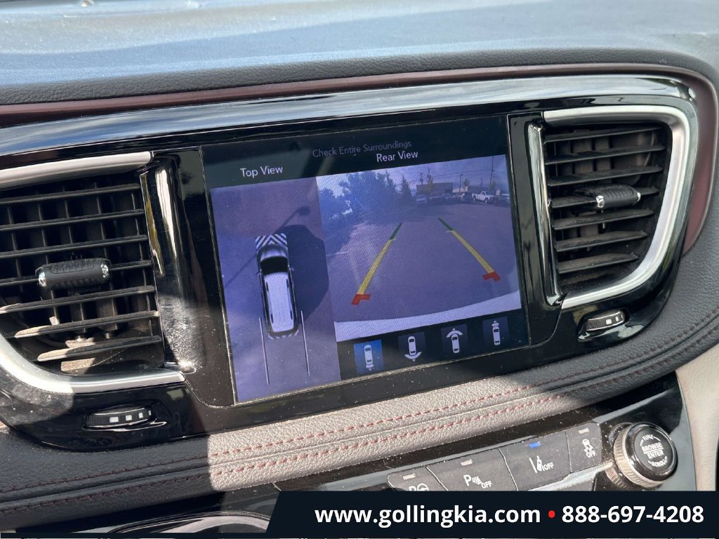 Used 2017 Chrysler Pacifica Limited FWD image 25