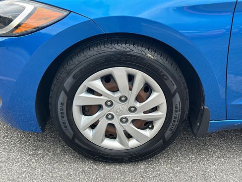 Used 2017 Hyundai Elantra SE image 11