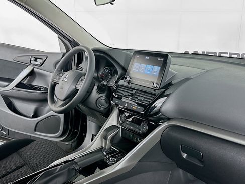 New 2024 Mitsubishi Eclipse Cross LE image 5