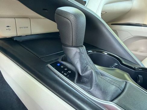 Used 2018 Toyota Camry LE w/ Convenience Package FWD image 30