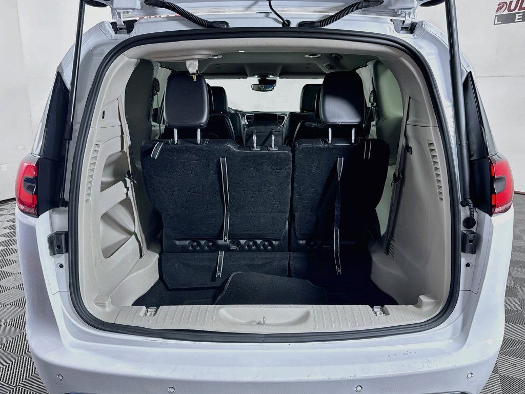 Used 2024 Chrysler Pacifica Touring-L FWD image 25