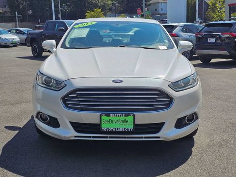 Used 2013 Ford Fusion SE FWD image 2