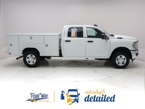 Used 2024 RAM 2500 Tradesman w/ Chrome Appearance Group AWD/4WD image 2