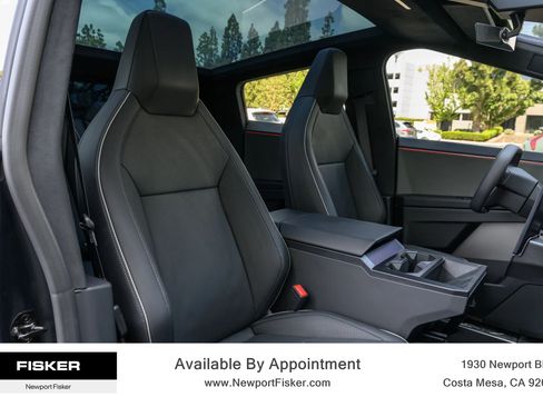 Used 2024 Tesla Cybertruck AWD Crew Cab image 38