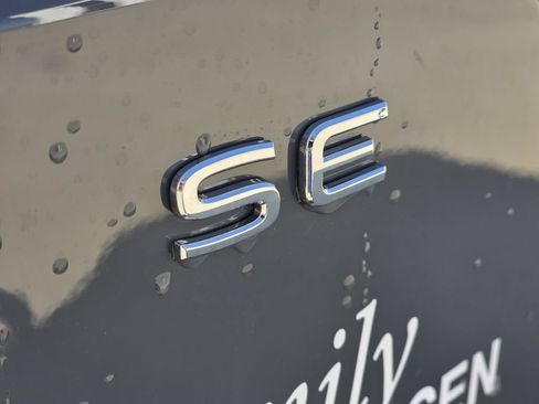 New 2026 Volkswagen Atlas SE FWD image 8