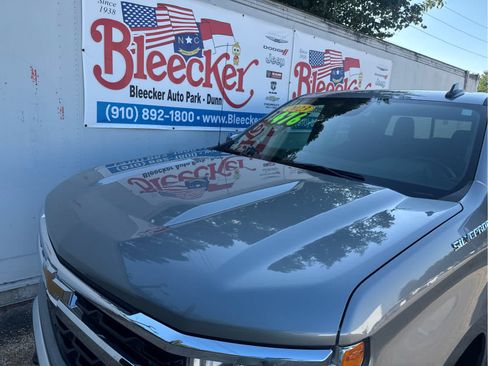 Used 2023 Chevrolet Silverado 1500 LT w/ Safety Package AWD/4WD image 11