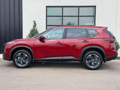 Used 2024 Nissan Rogue SV AWD/4WD image 2