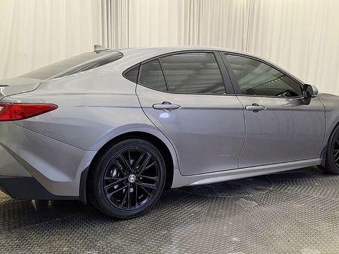Used 2025 Toyota Camry SE w/ Convenience Package FWD image 4