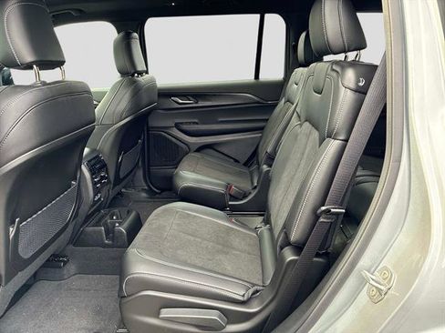 Used 2025 Jeep Grand Cherokee L Altitude image 15
