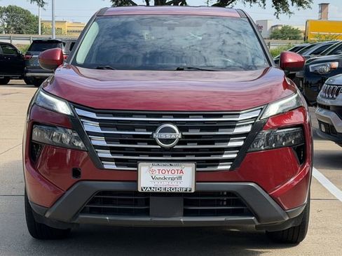 Used 2025 Nissan Rogue SV AWD/4WD image 7