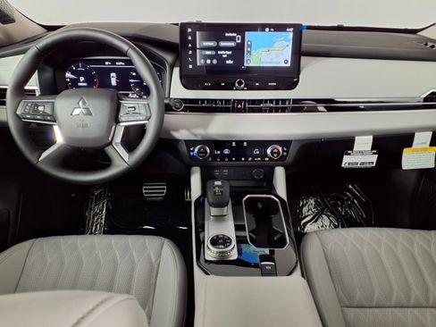 New 2025 Mitsubishi Outlander PLATINUM EDITION image 12