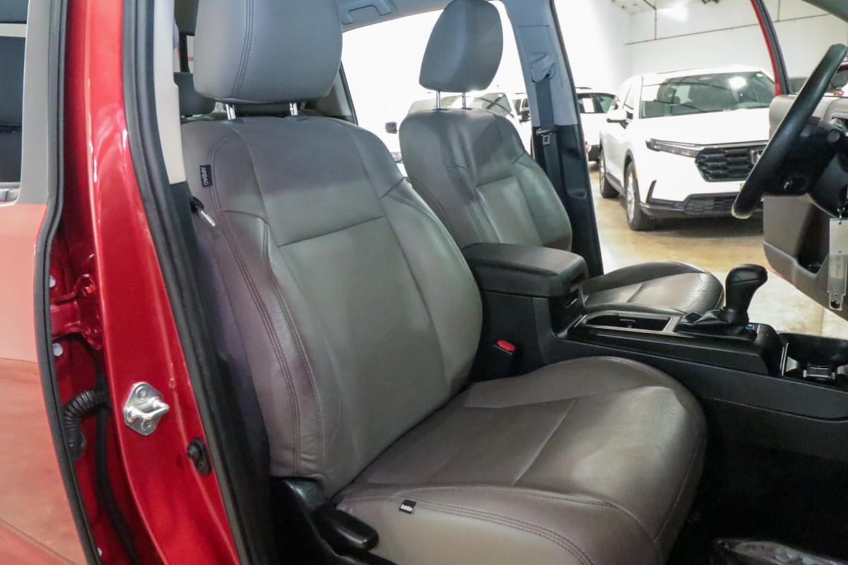 Used 2022 Toyota Tacoma SR w/ SR Convenience Package RWD image 21