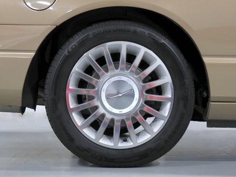 Used 2005 Ford Thunderbird image 55