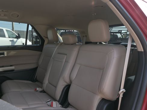 Used 2023 Ford Explorer Limited AWD/4WD image 9