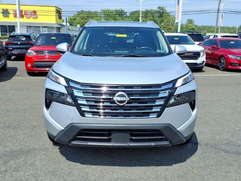 Used 2024 Nissan Rogue SV w/ SV Premium Package AWD/4WD image 9