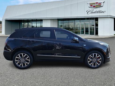 Certified 2023 Cadillac XT5 Sportv w/ Technology Package image 6