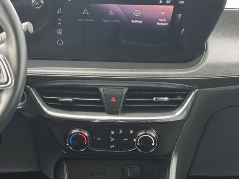 Used 2025 Buick Encore GX Preferred FWD image 17